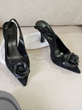 PELLE MODA Black Suede Pointed-Toe Slingback Heels with Floral Applique Leather
